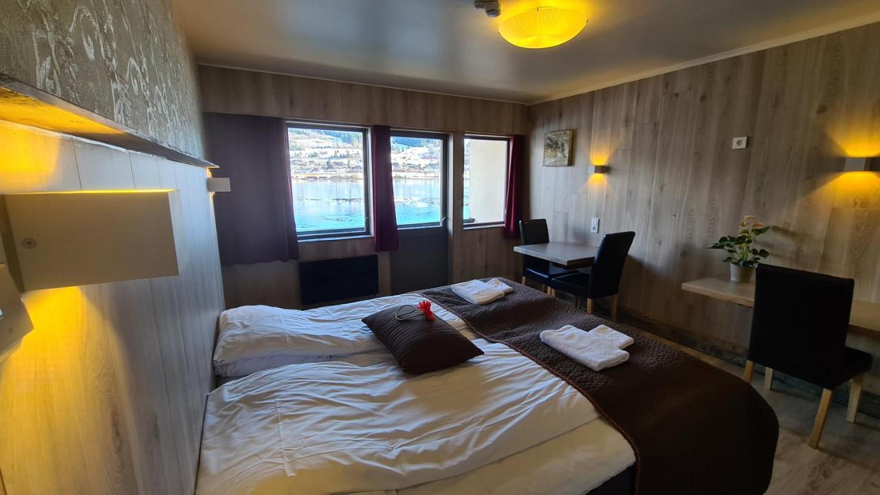 Strand Fjordhotel Ульвик Екстер'єр фото
