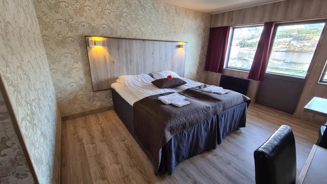 Strand Fjordhotel Ульвик Екстер'єр фото